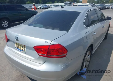 2013 Volkswagen Passat 2.5L Se z USA, uszkodzony, nr VIN 1VWBH7A30DC032872